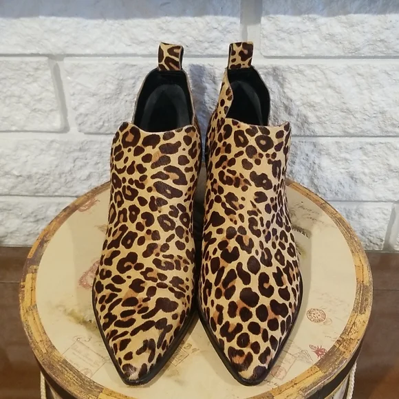 Dolce Vita Animal Print V side Bootie Size 10 fits like 9.5 - Picture 2 of 16